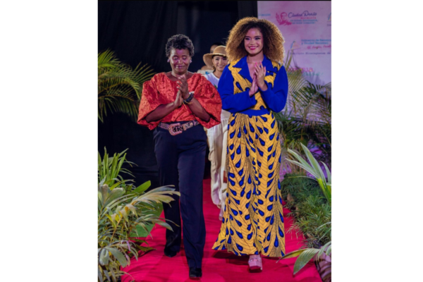 Verso, perla, pluma y flor, la pasarela de Nicaragua Diseña dedicada a Rubén Darío