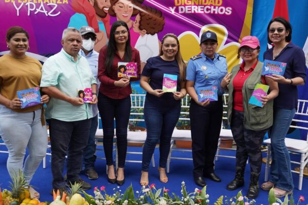Presentan cartillas Mujer, Familias y Jóvenes en el Mercado Mayoreo