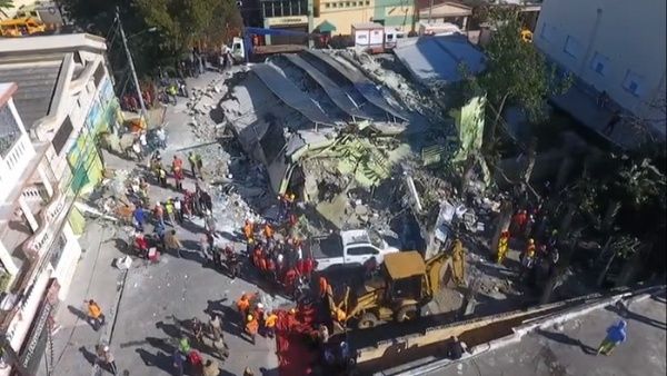 Derrumbe de edificio en República Dominicana deja más de 10 heridos