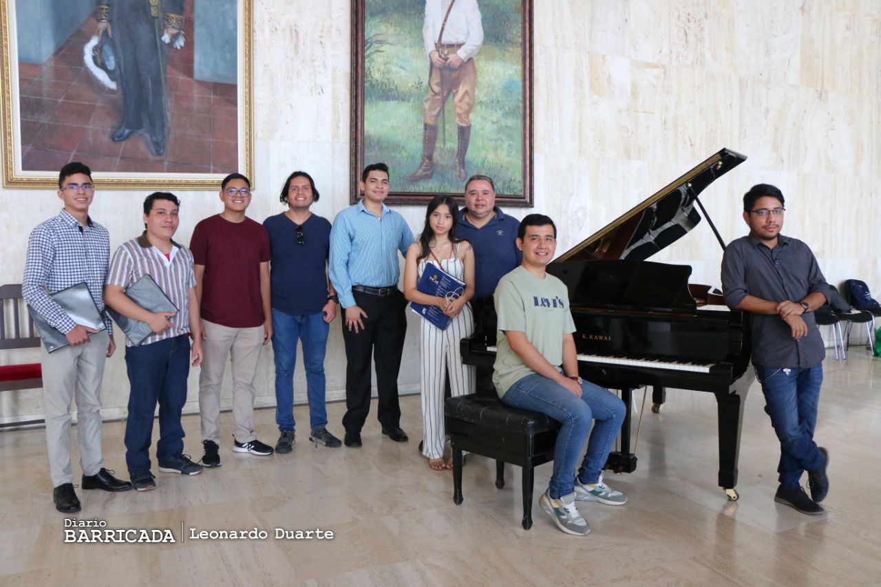 Pianistas nicaragüenses y salvadoreños fortalecen competencias musicales
