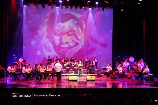 Jubilados disfrutan de la puesta en escena del Eterno Universal