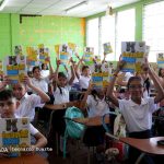 Estudiantes refuerzan aprendizajes con nuevos libros de inglés