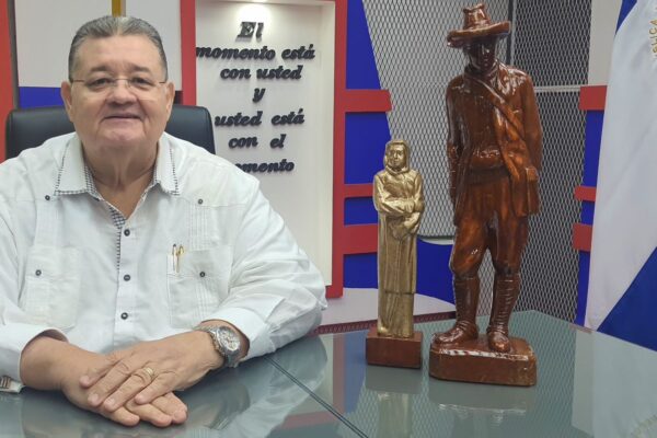 Moisés Absalón Pastora: Estrellas y estrellados
