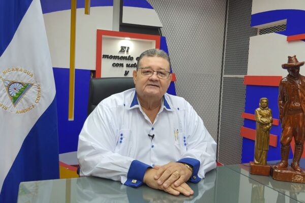 Moisés Absalón Pastora: Al desnudo