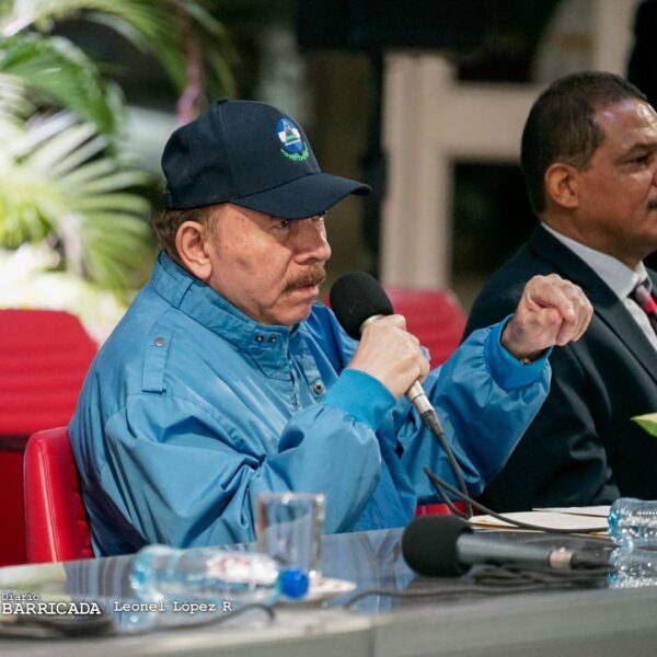 Foto de Reunión del Comandante Daniel Ortega y delegación de Irán