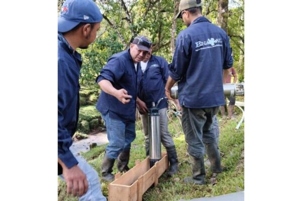 Restauran sistema de agua en comunidad de Nueva Guinea