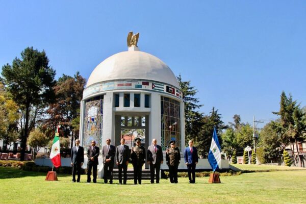 Conmemoran al General Sandino en México