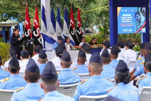 Inician programas de formación media, técnica y profesional  para oficiales de la Policía Nacional