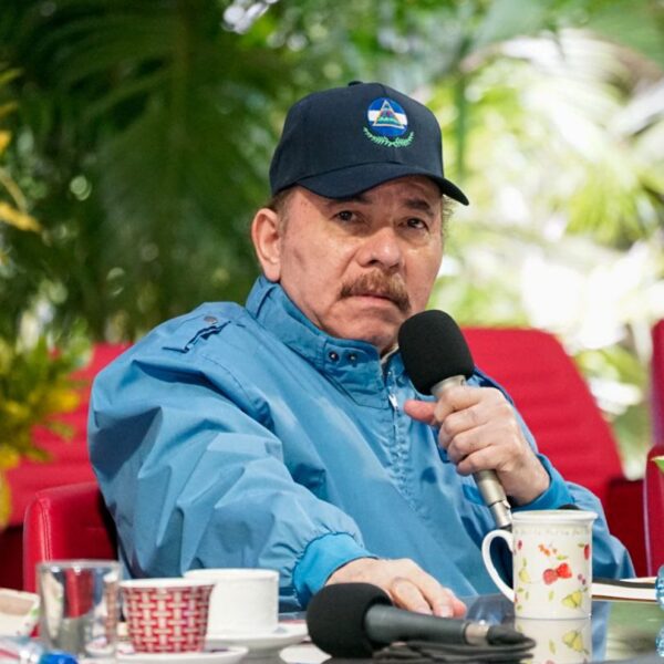 Foto de Reunión del Comandante Daniel Ortega y delegación de Irán