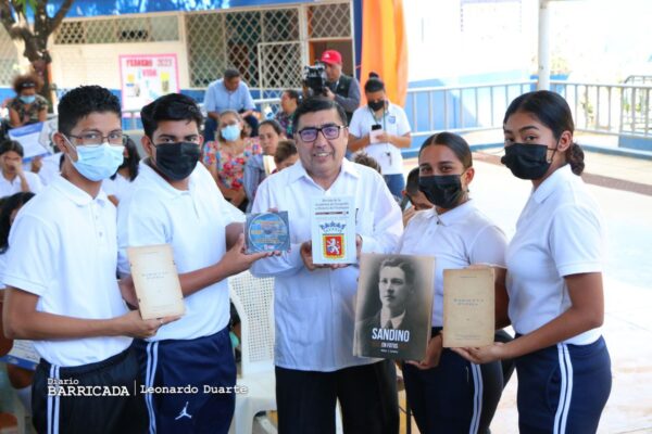Biblioteca Tito Leiva a disposición de estudiantes del Colegio República de Cuba