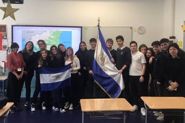 Estudiantes italianos rinden homenaje a Rubén Darío