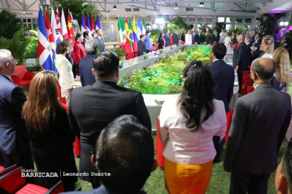 Comandante Daniel recibe cartas credenciales de nuevos embajadores