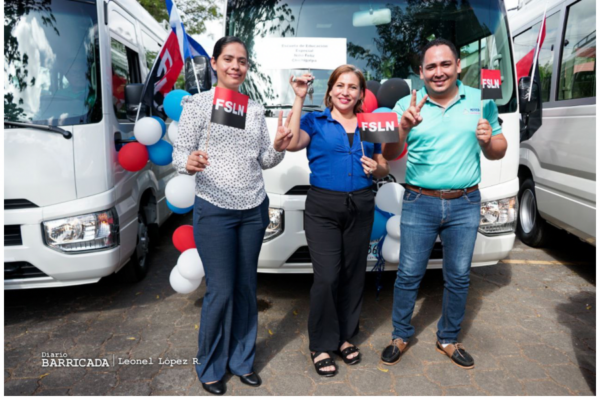 Entregan buses a escuelas de educación especial de Nicaragua