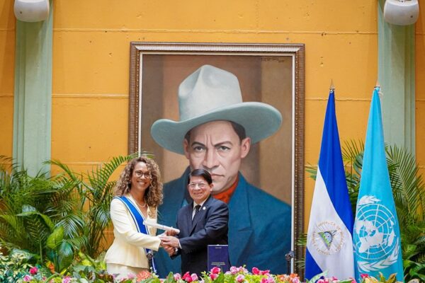 Nicaragua reconoce aportes de representante de la OPS/OMS con Orden José de Marcoleta