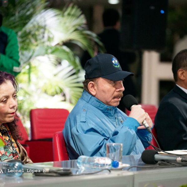 Foto de Reunión del Comandante Daniel Ortega y delegación de Irán