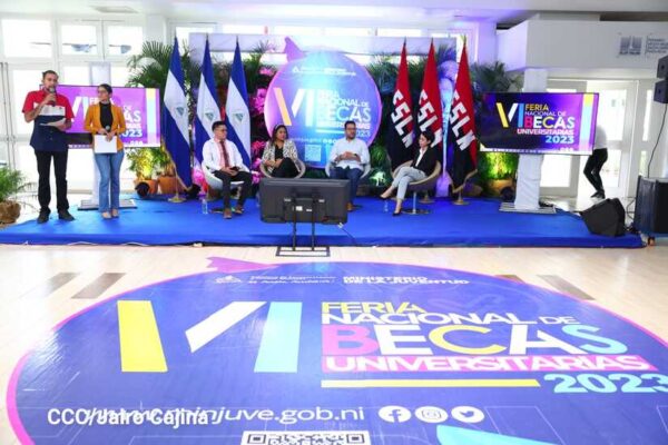 Miles de nicaragüenses acuden a la Feria Nacional de Becas 2023 
