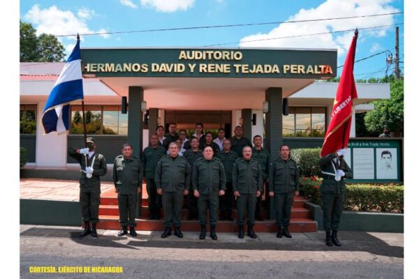 Ejército efectúa traspaso de mando de la dirección de doctrina y enseñanza