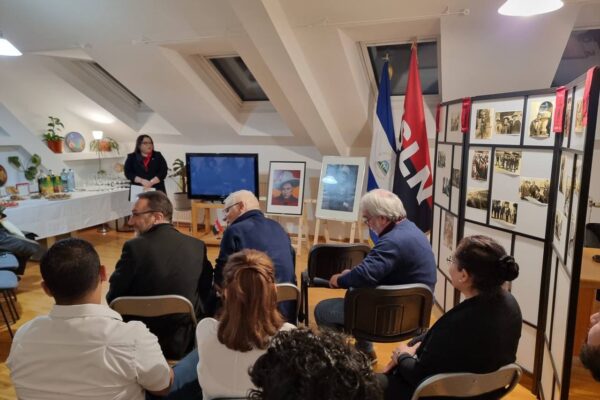 Homenaje al General Sandino en Austria