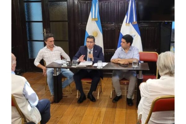 Honran a Rubén Darío en Argentina