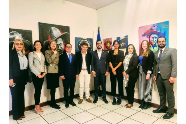 Dedican exposición de obras pictóricas al General Sandino en Guatemala