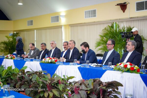 Canciller de Irán se reúne con presidente del parlamento nicaragüense