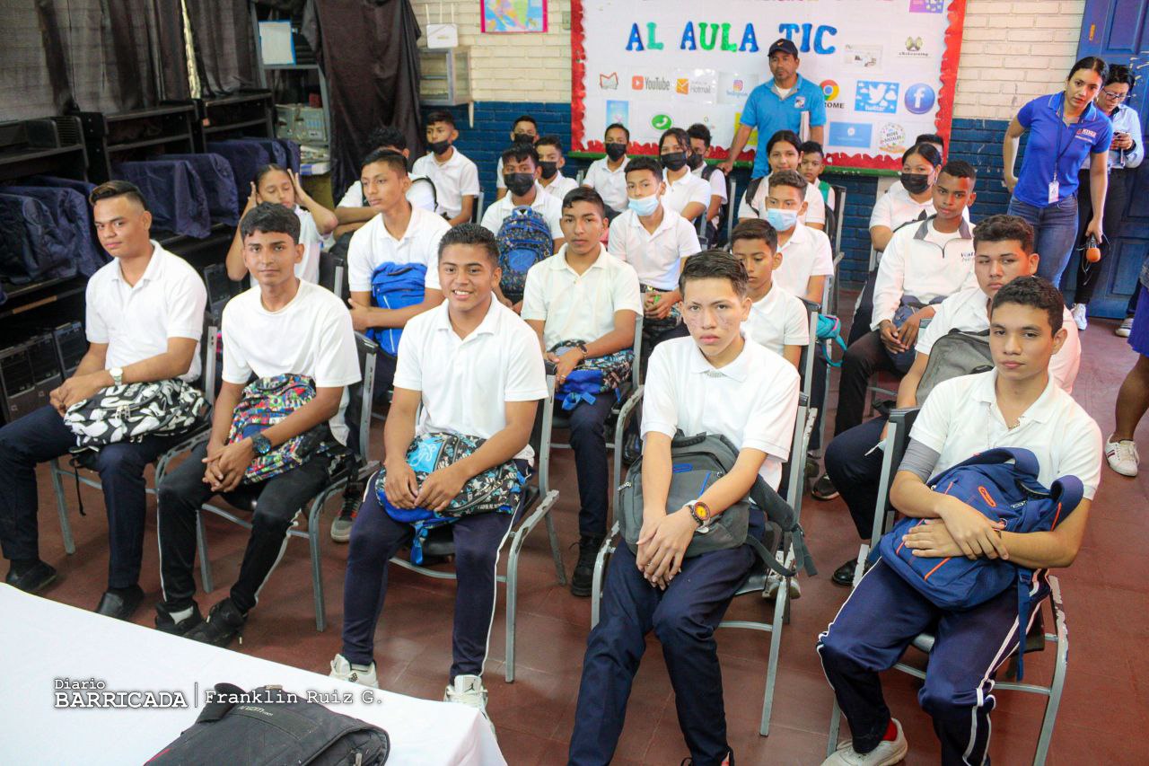 Fomentan práctica del béisbol infantil y juvenil en colegios de Nicaragua