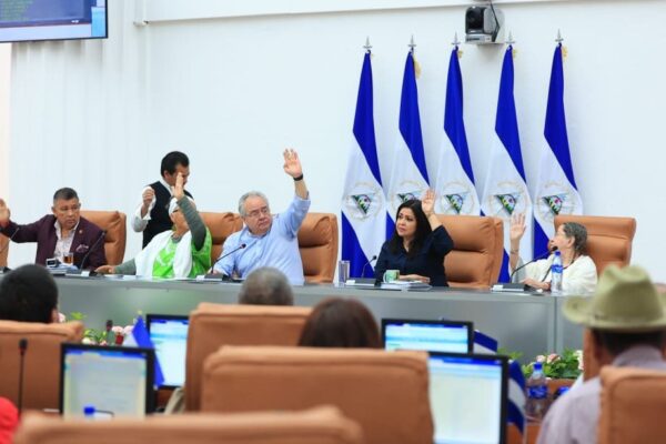 Traidores a la patria pierden su calidad de nacional mediante reforma constitucional