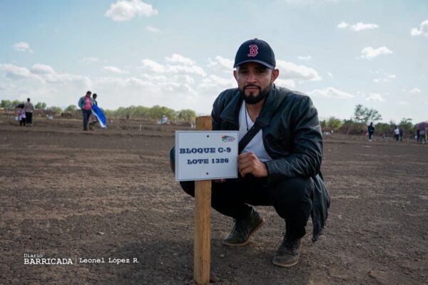 200 familias reciben terrenos del programa Bismarck Martínez en Managua