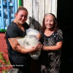 Entregan paquetes alimenticios a madres de Héroes y Mártires en el Día del Amor y Amistad