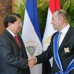 Nicaragua condecora a embajador de Egipto