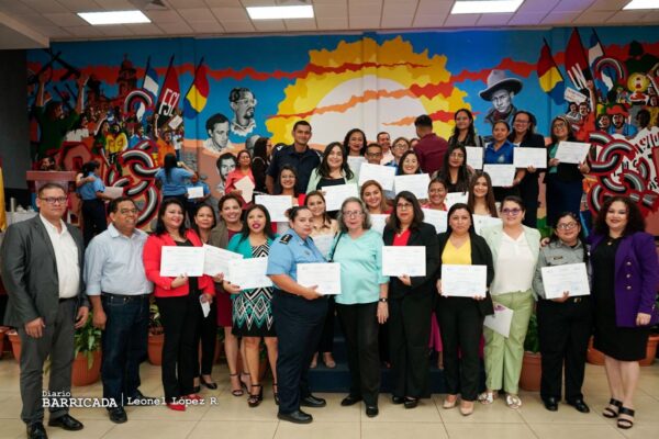 Nicaragua certifica a servidores públicos en derechos humanos de la mujer