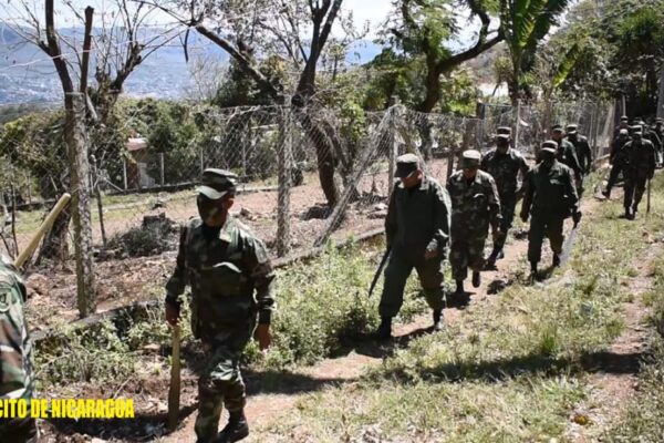 Ejército de Nicaragua participa en sofocación de incendio forestal, en comunidad de Matagalpa