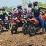 Familias de Diriamba disfrutan de competencia de motos ENDURO