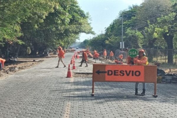Corredores que conducen a Playas de León reciben mantenimiento