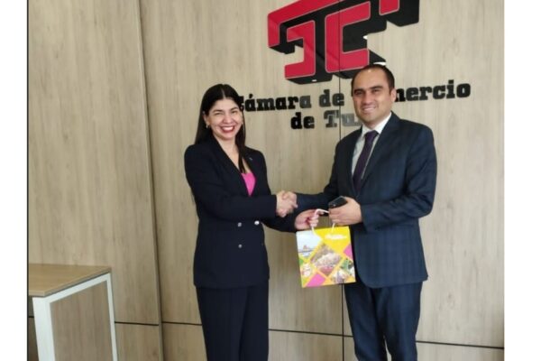 Embajada de Nicaragua en Colombia realiza importante visita a universidad local