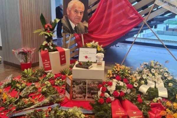 Diplomáticos nicaragüenses en Berlín participaron en honras fúnebres de Hans Modrow