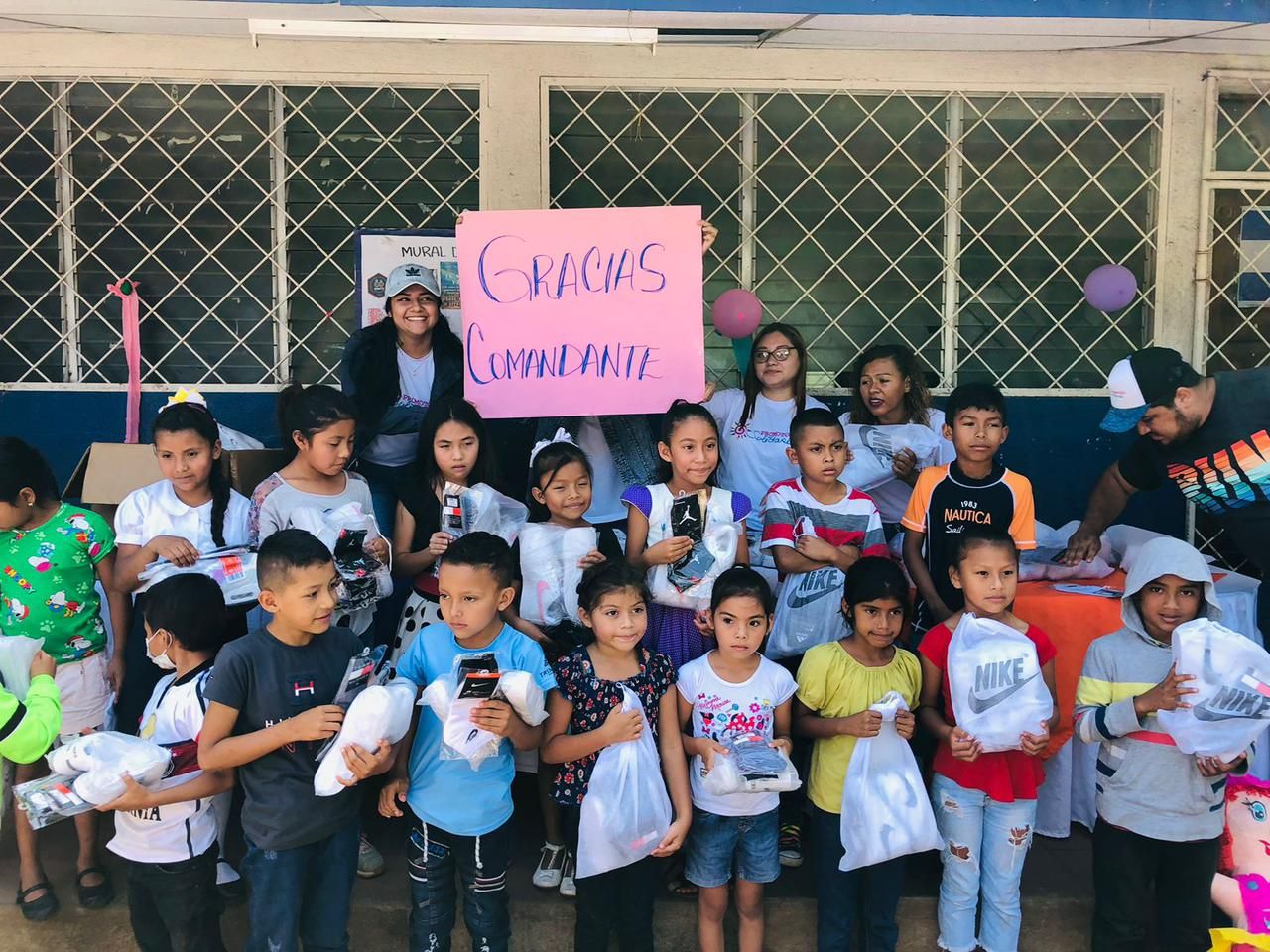 Promotoría solidaria entrega más de 200 pares de zapatos a mimados de la Revolución