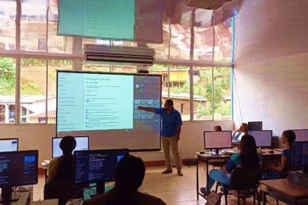 Más nicaragüenses fortalecen habilidades en las escuelas de oficio
