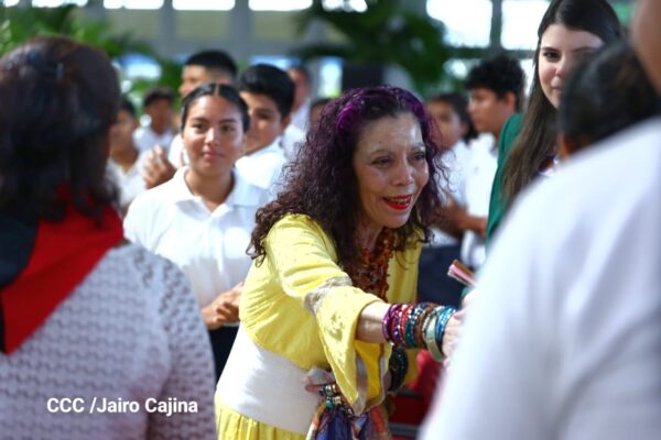 Compañera Rosario: Ganamos el destino de ser hijos de Sandino y hemos convertido la oscurana en claridad