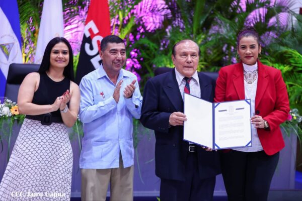 Chocorrón Buitrago es nombrado hijo dilecto de Managua