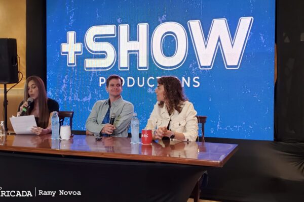 Todo Listo Para el Show de comedia “Una pareja Real”.