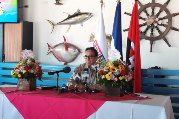 EPN presenta informe semanal de trabajo.