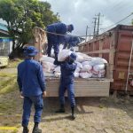 Ejército de Nicaragua descarga paquete de alimentos en Bluefields