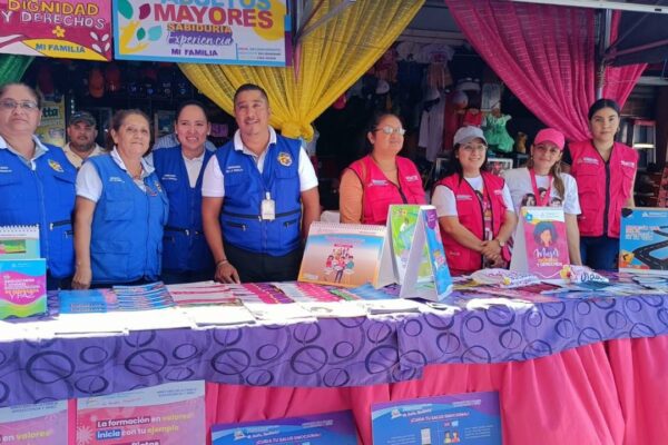 Presentan cartillas gubernamentales a familias de Chontales