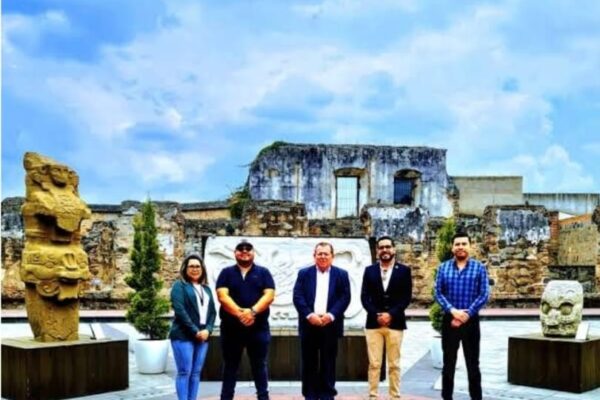Director del Teatro Nacional realiza junto a autoridades del Ministerio de cultura de Guatemala visitan Ciudad Antigua