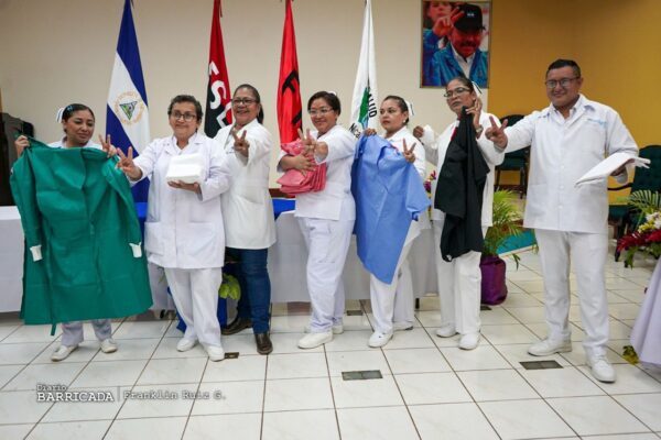Abastecen a unidades públicas de salud de Nicaragua con ropa quirúrgica hospitalaria