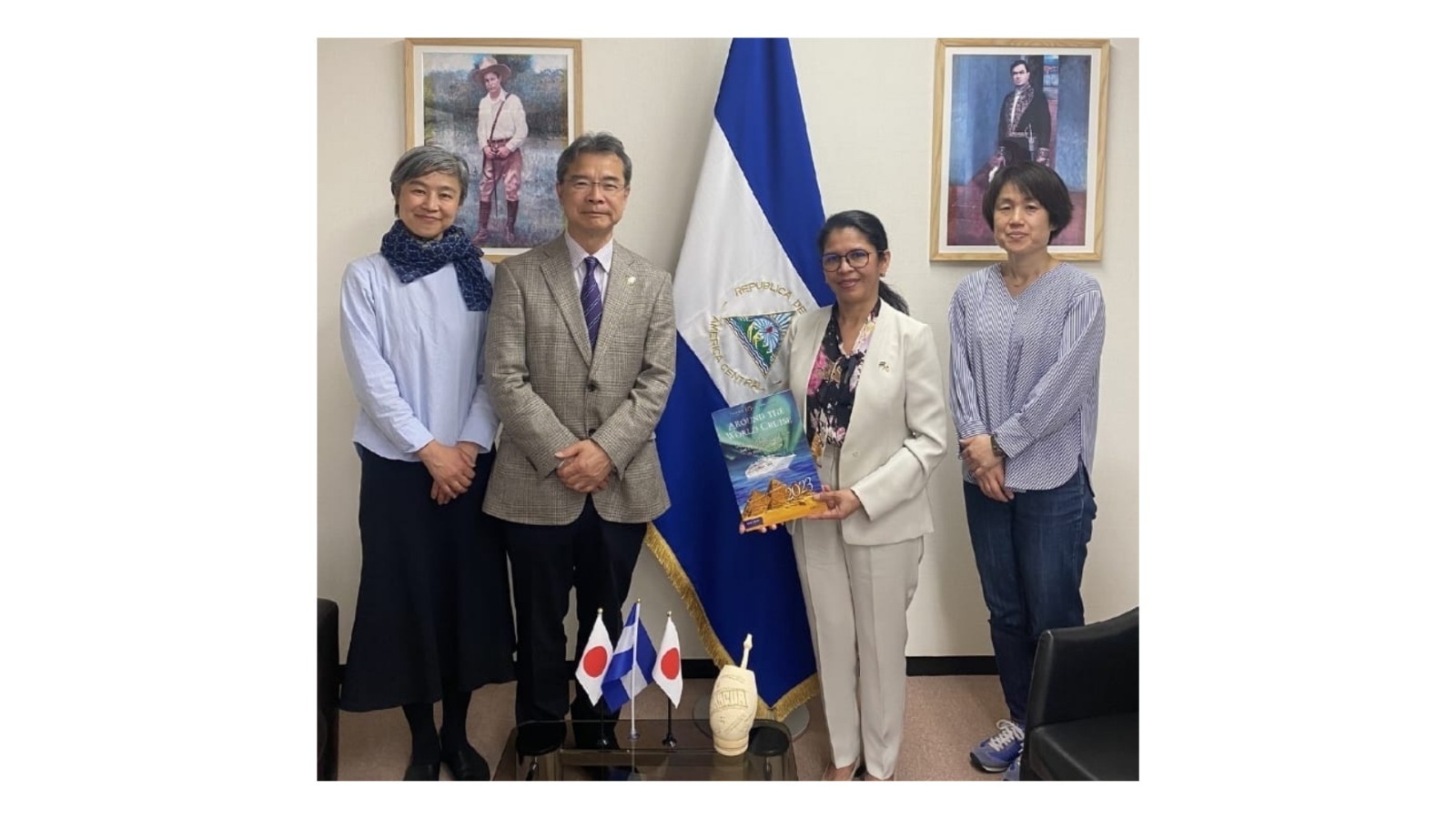 Fundador del Barco de la Paz visita embajada de Nicaragua en Tokio