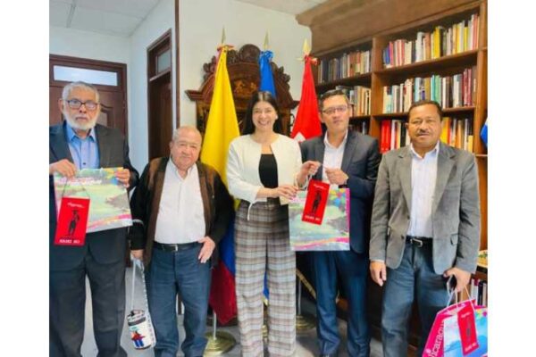 Embajada de Nicaragua en Bogota en reunión con la Dirección del Partido Comunista Colombiano y dirigentes de la Unión Patriótica.
