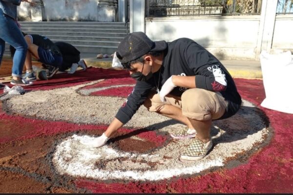 Diversas plazas de Nicaragua recrean las alfombras pasionarias