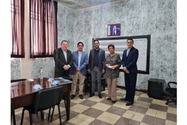 Diplomáticos nicaragüenses visitan Conservatorio de Música de Guatemala